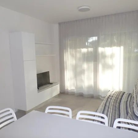 Appartement Spacious Three-bedroom Flat In A New